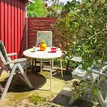 4 Person In Hals-by Traum Hals