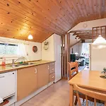 4 Person In Hals-by Traum *