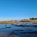 4 Person In Hals-by Traum