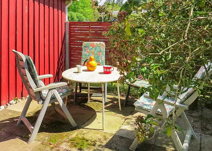 4 Person In Hals-by Traum Hals