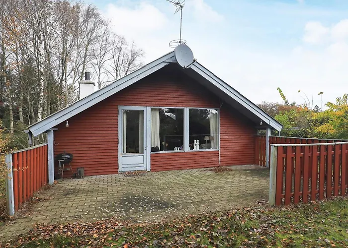 4 Person In Hals-by Traum